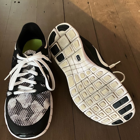♥️ Nike Free Run Women’s Running Shoes 8.5 - Picture 2 of 6
